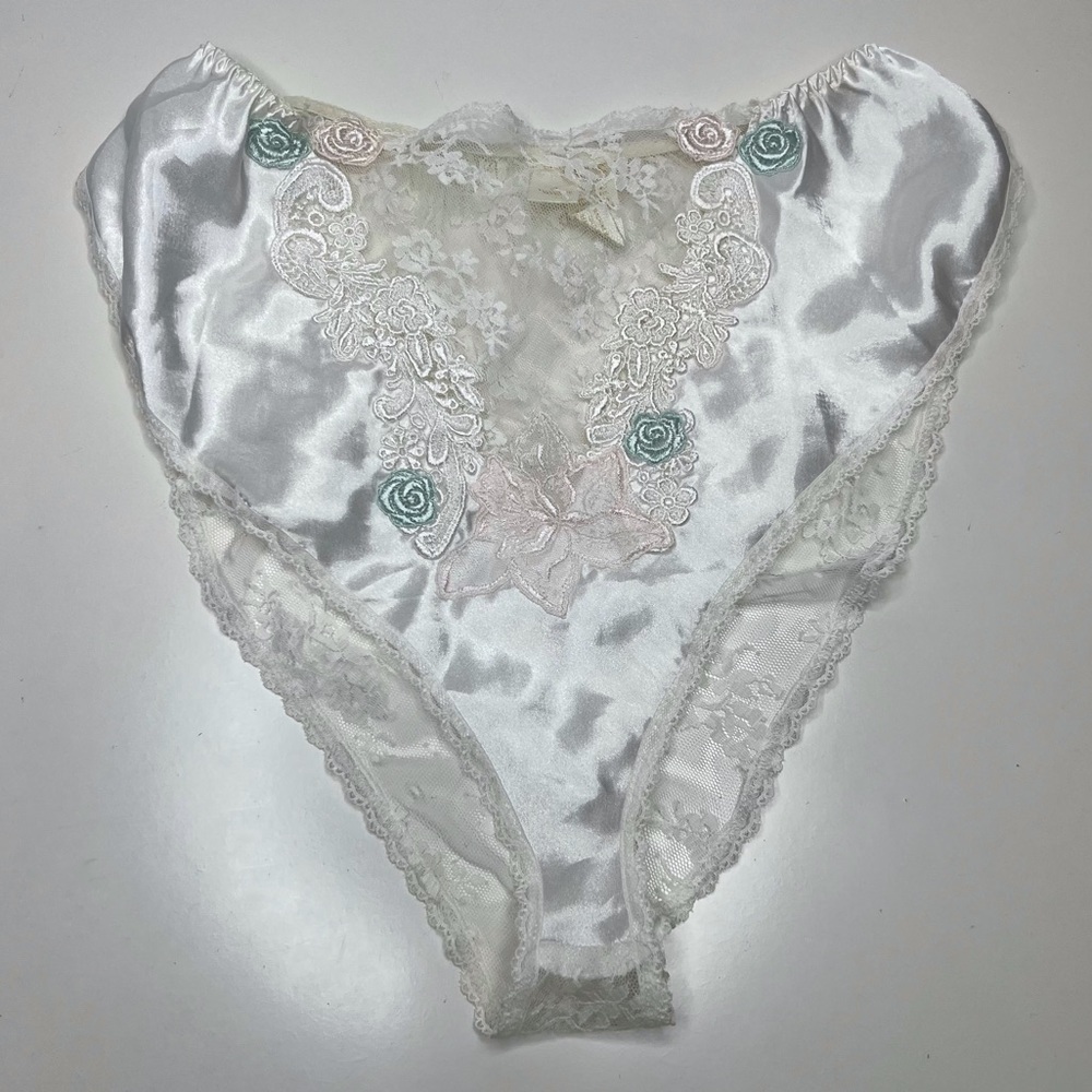 MEDIUM Vintage 80s Victoria’s Secret Iconic Gold Crown Label French Cut Panty
